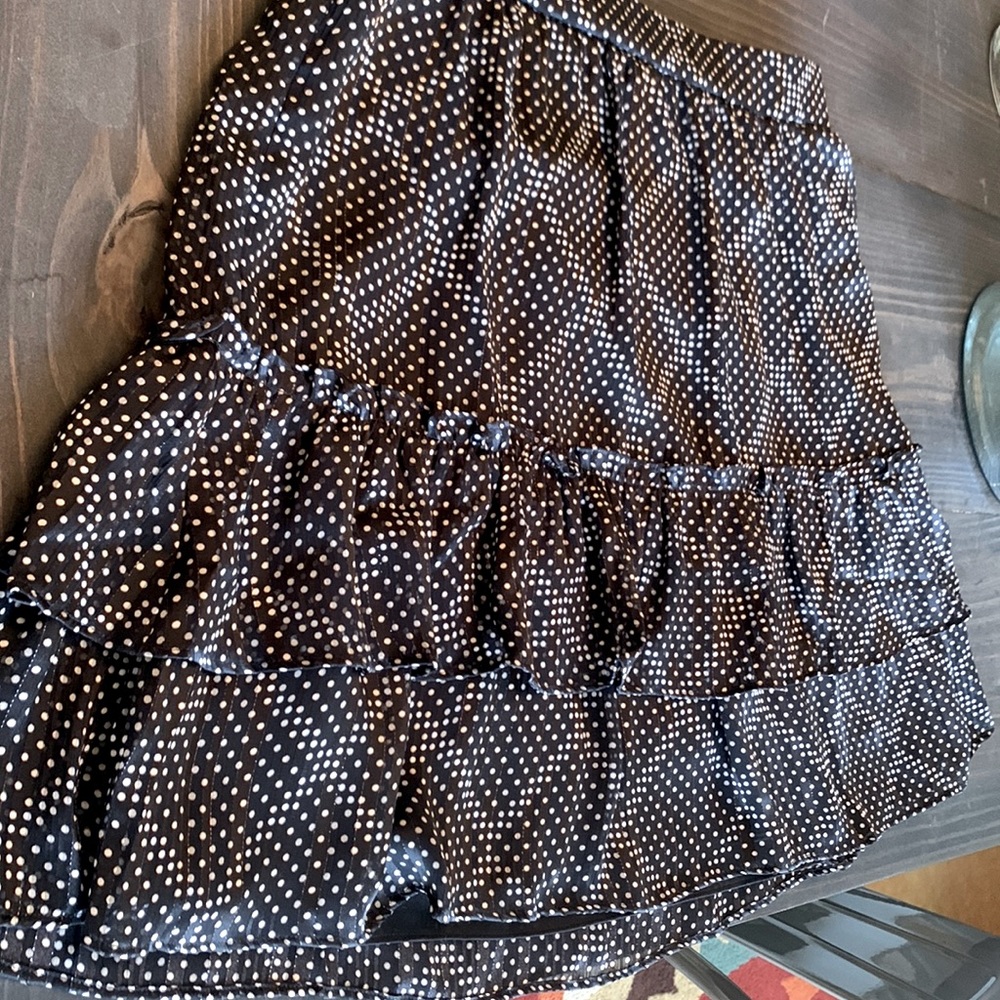 Small J Crew ruffle skirt. Never worn. Took tags off but didn’t like the fit.